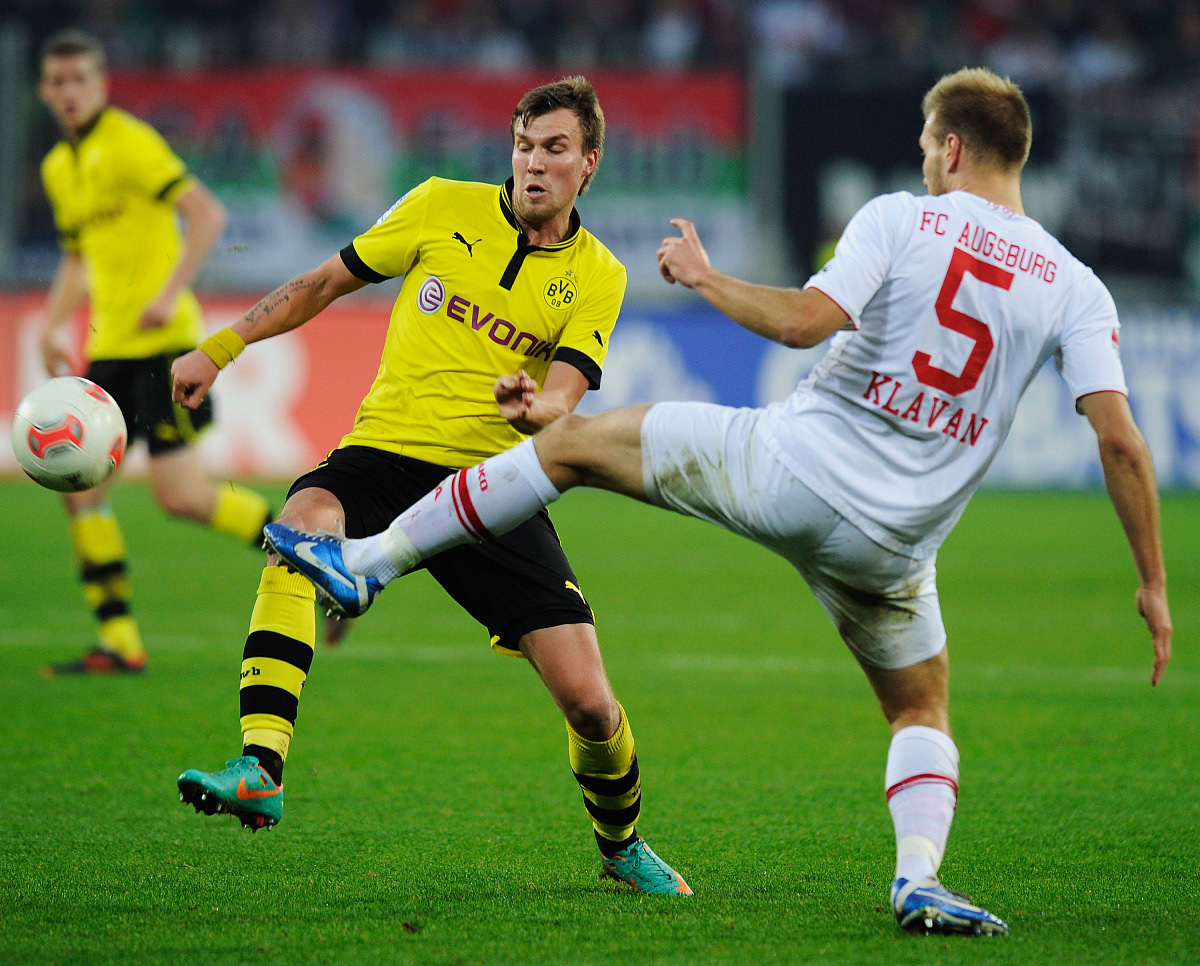 “德甲激烈战况，强队纷纷展现以实力”