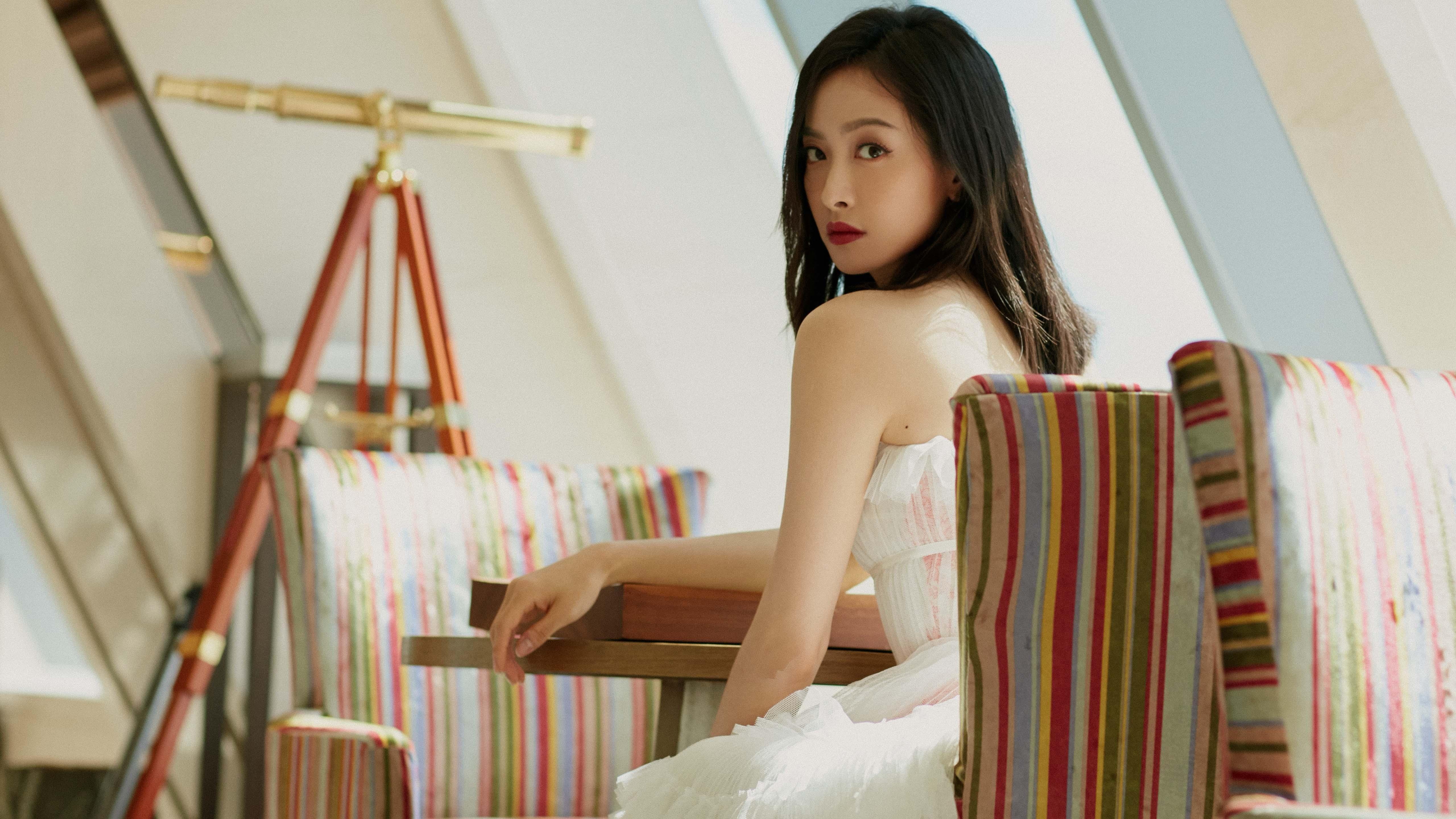 欧冠现场的球迷创意装扮大比拼，欧冠足球服