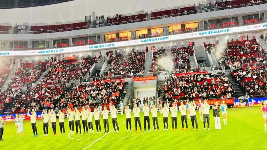 开云体育:老将郜林转型解说“语出惊人”，球迷：这解说比“比赛”还精彩！的简单介绍